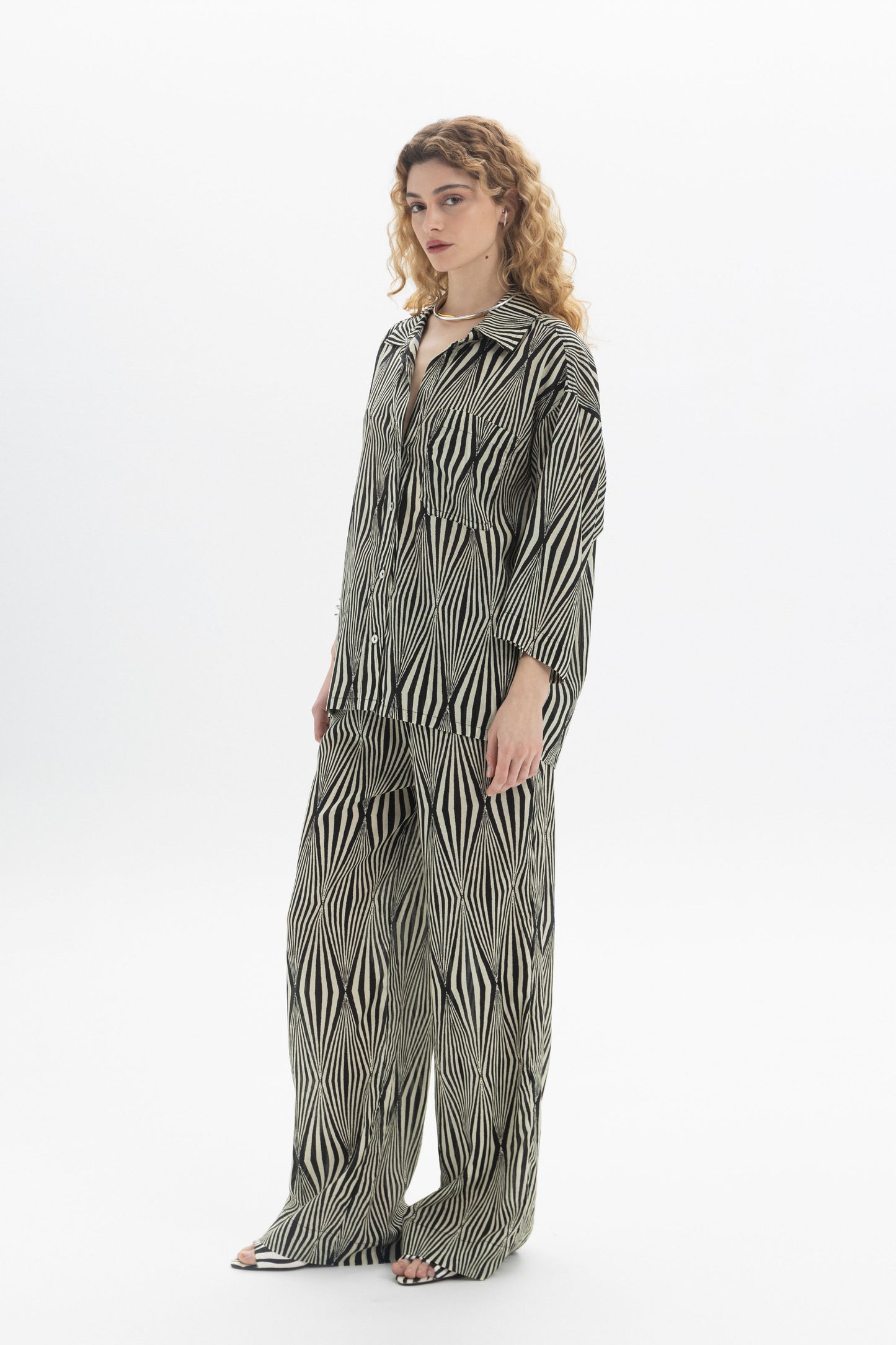 Relaxed Printed Shirt worn by model, featuring a classic collar, button closure, and all-over graphic print.
