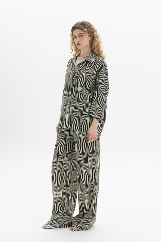 Relaxed Printed Shirt worn by model, featuring a classic collar, button closure, and all-over graphic print.