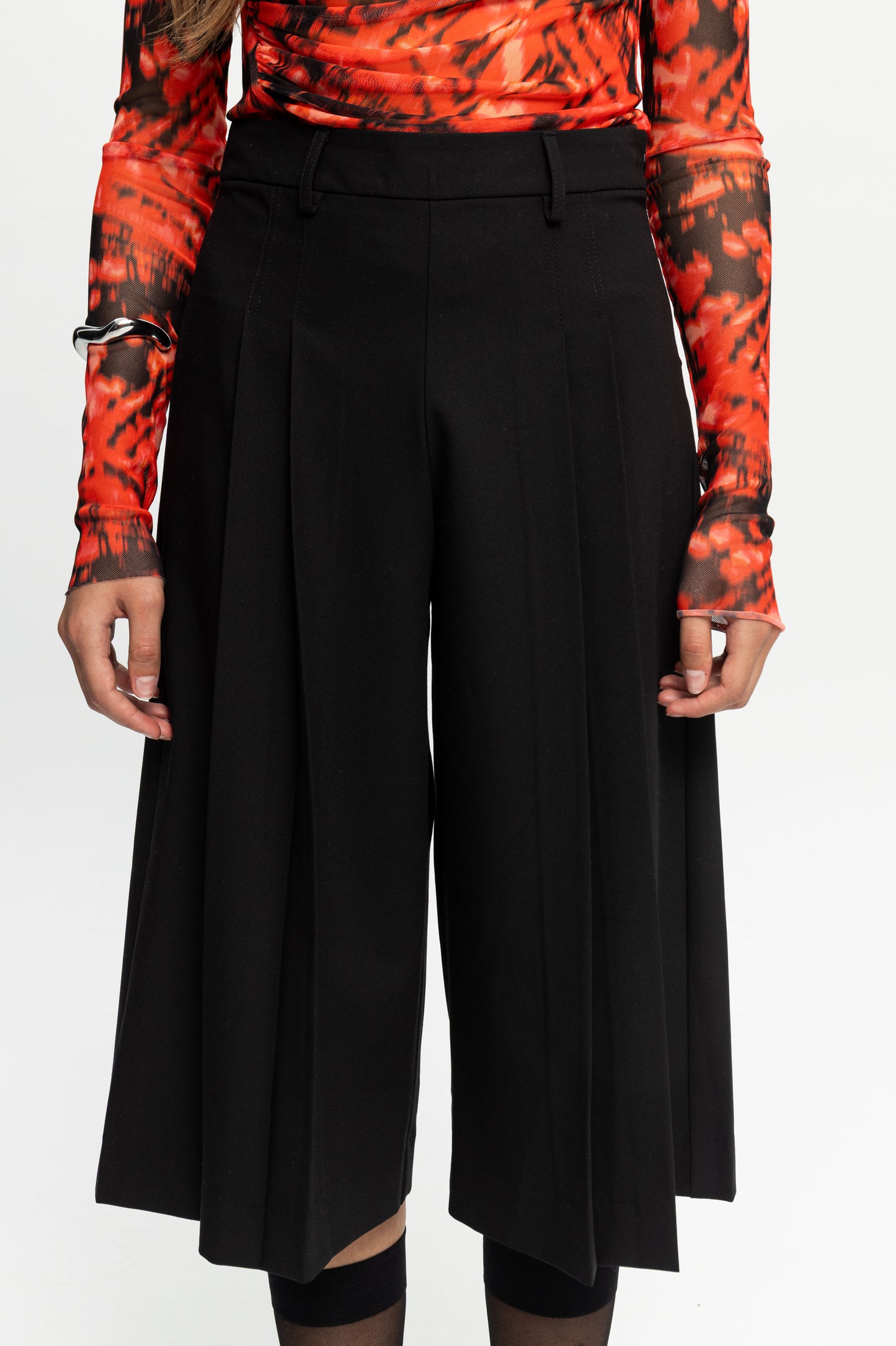 Pleated Bermuda-Black and Black