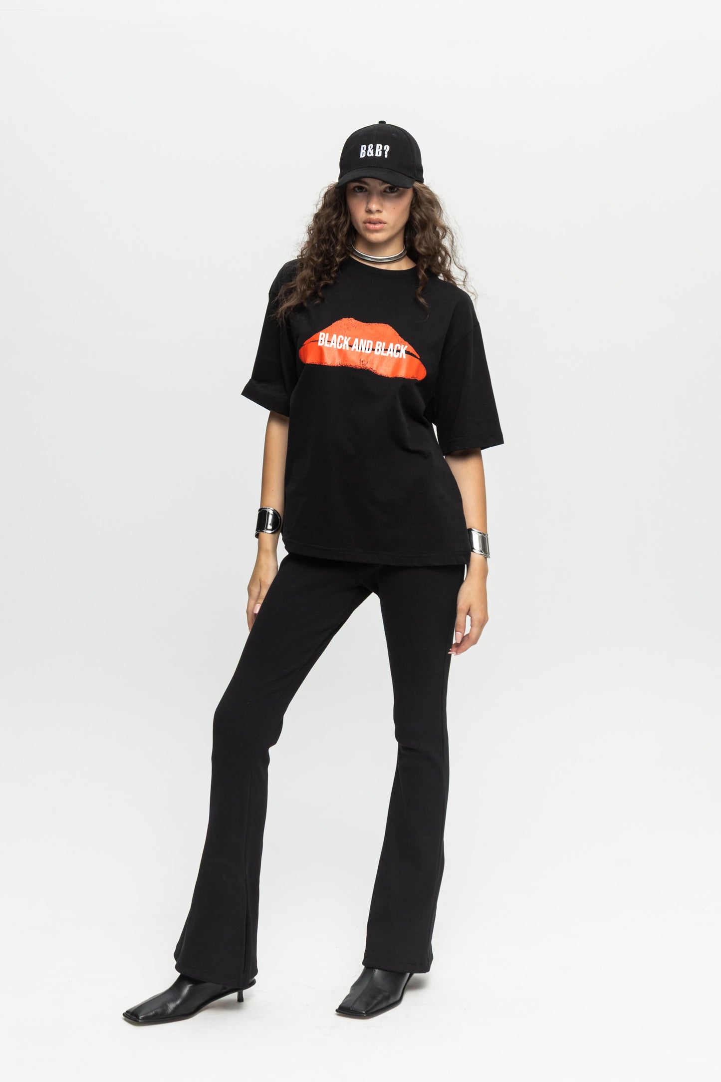 "Lips" T-shirt-Black and Black