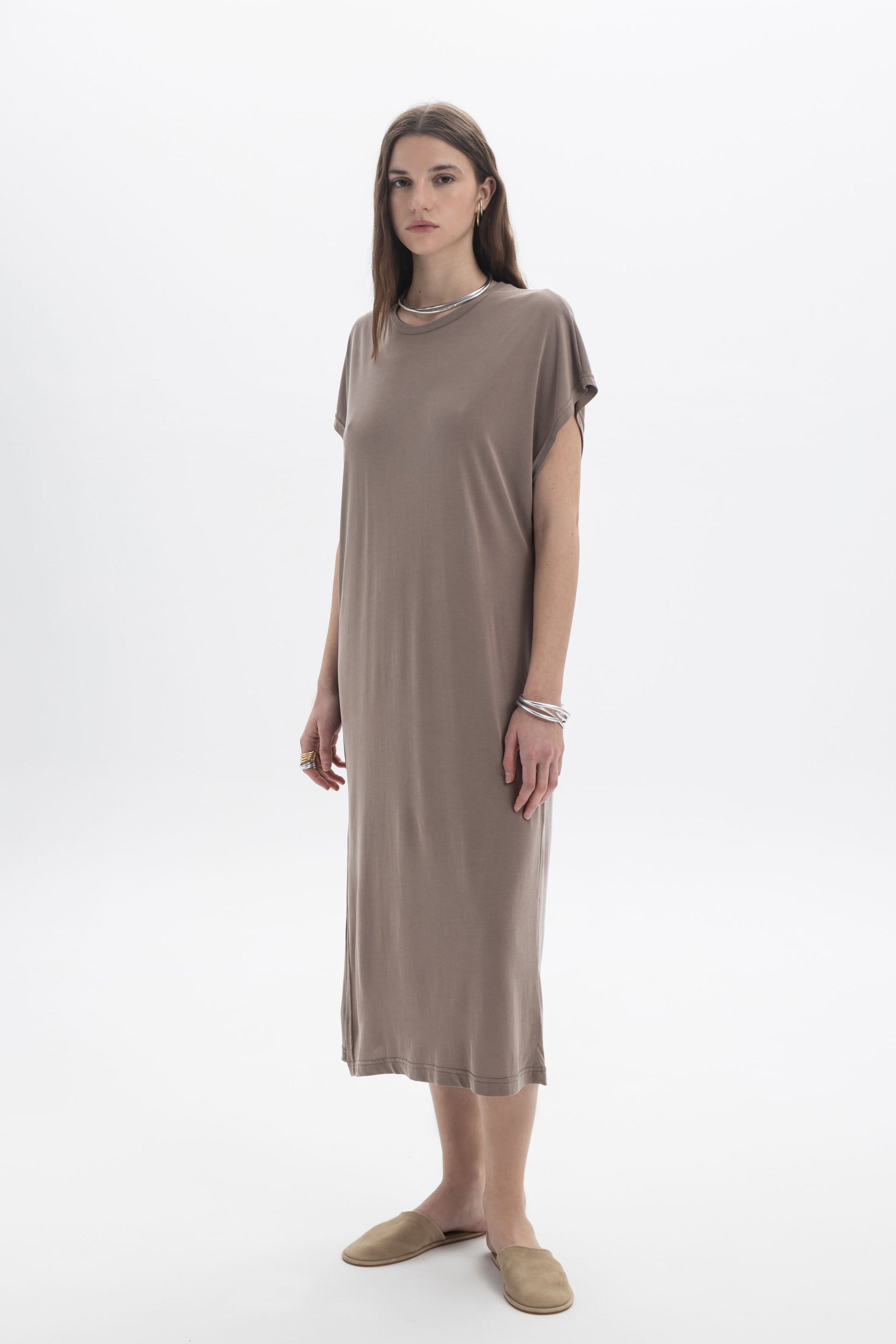 Relaxed Midi Dress in soft fabric, featuring a relaxed silhouette, crew neckline, and short sleeves.