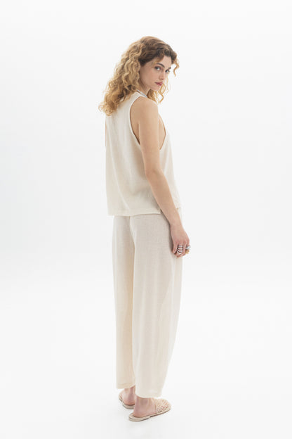Sleeveless Textured Top in lightweight fabric, featuring a round neckline and relaxed silhouette, perfect for everyday wear.