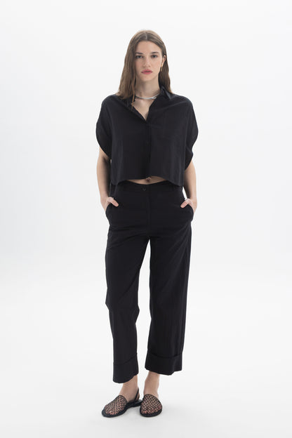 Cropped Button Shirt in black, featuring a loose fit, classic collar, and short cap sleeves for modern summer style.