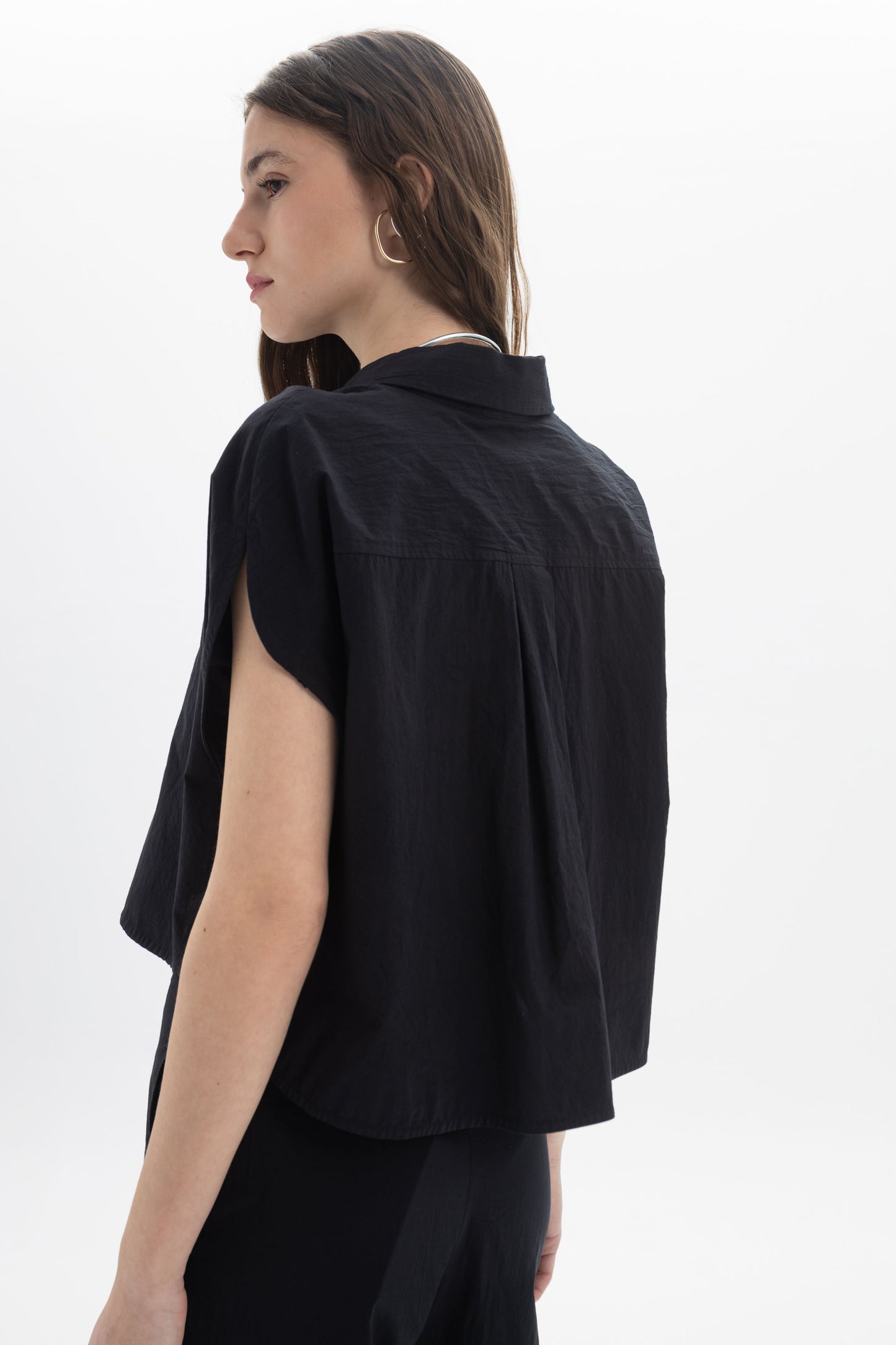Cropped Button Shirt with relaxed fit, classic collar, and cap sleeves, perfect for summer styling.