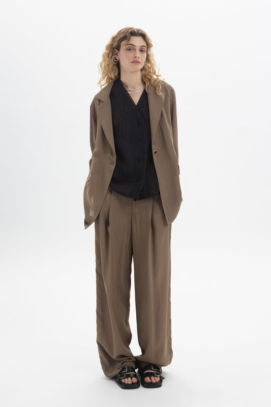 Model wearing a Relaxed Tailored Blazer with a relaxed fit and side pockets for a modern, effortless silhouette.