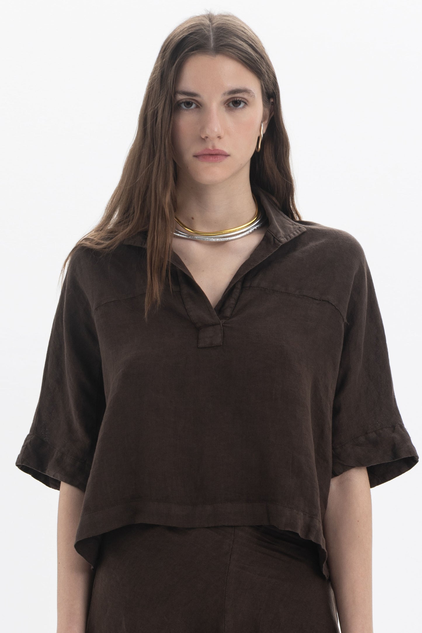 Linen Polo Top in dark brown, lightweight cropped design with relaxed silhouette and soft polo-style collar.
