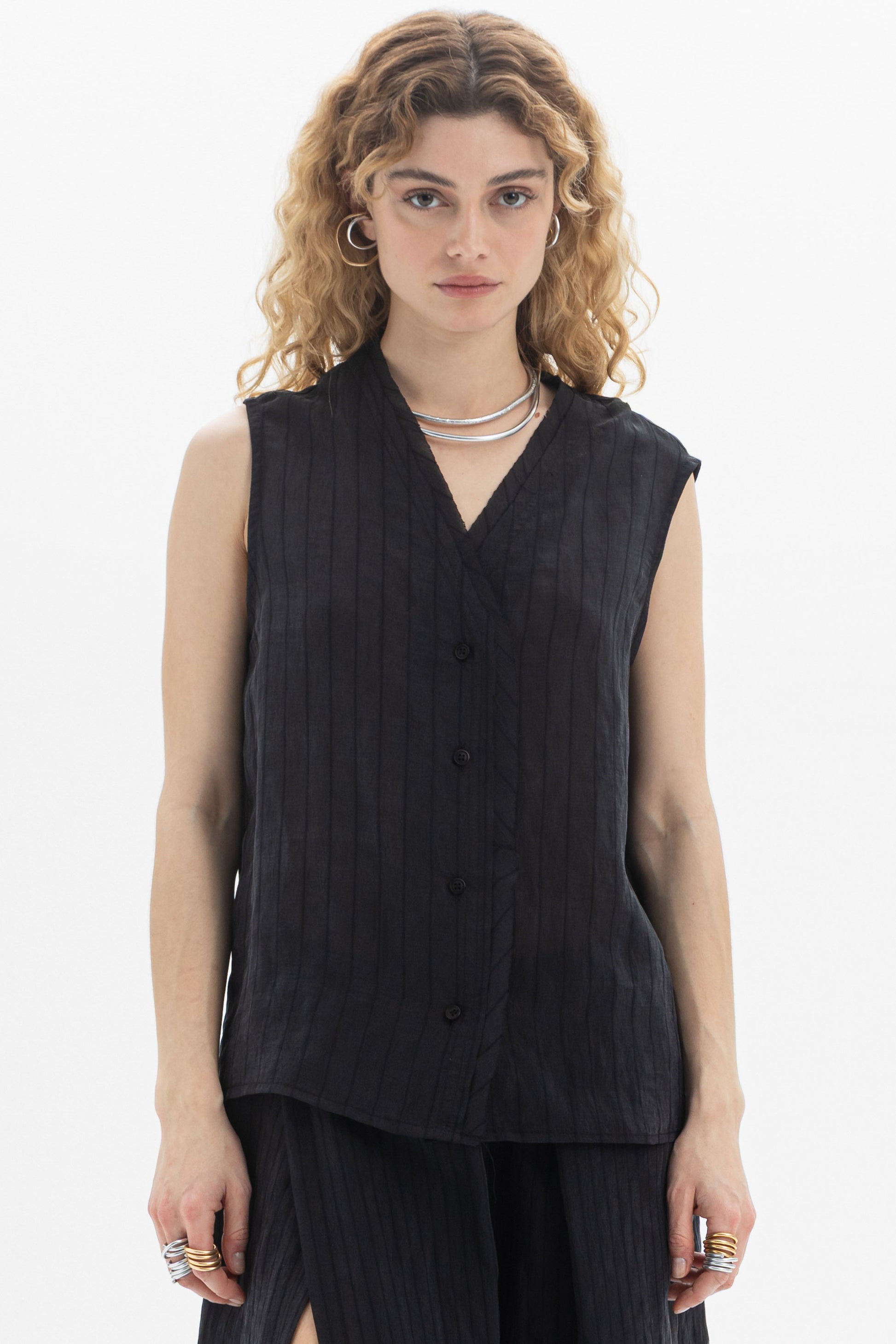 Sleeveless V-Neck Blouse in black with button-front and soft V-neckline, showcasing a regular fit and elegant silhouette.