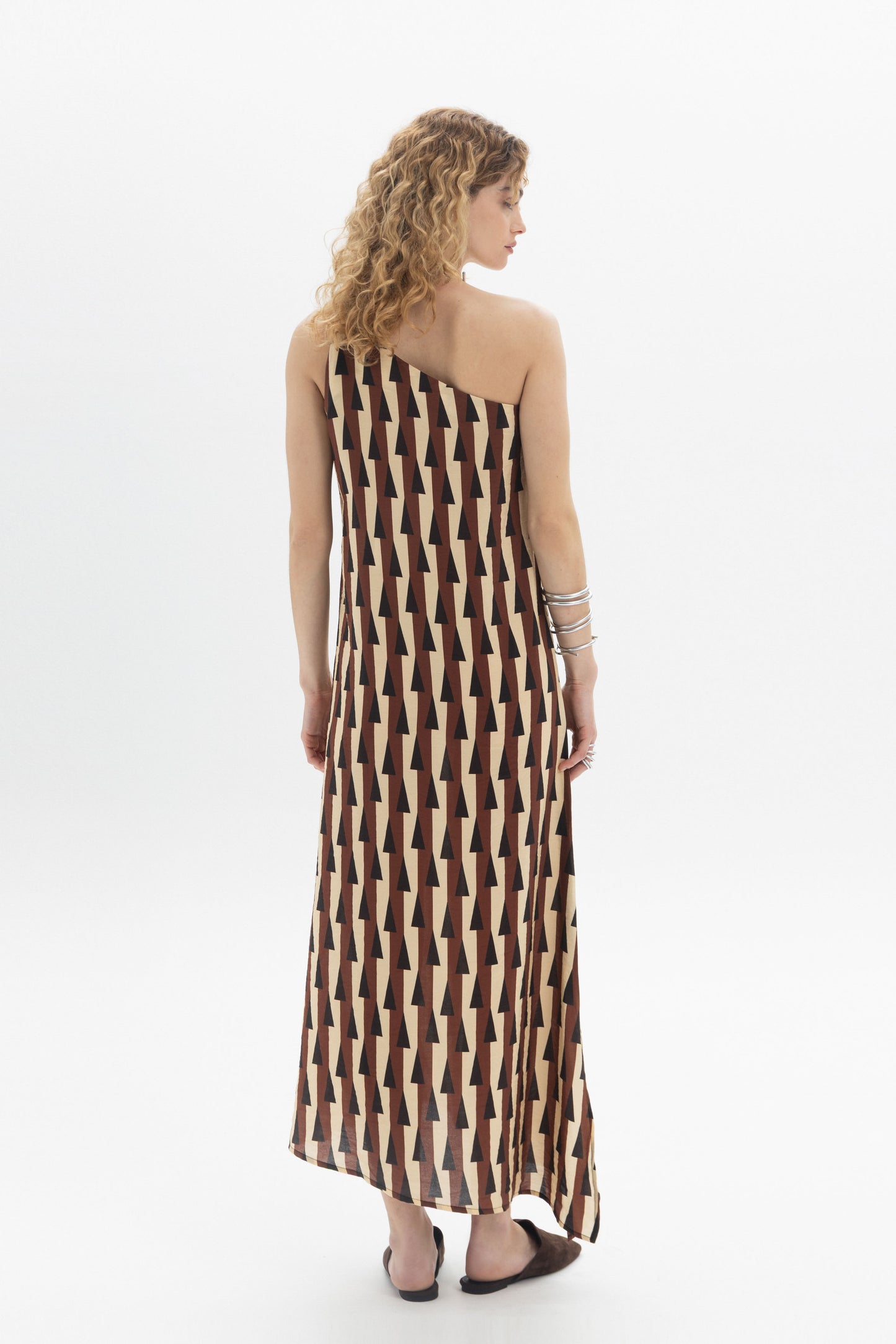 One-Shoulder Maxi Dress in geometric pattern with asymmetric neckline, perfect for effortless movement and style.