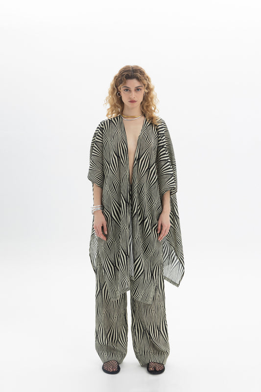 Flowing Kimono featuring lightweight fabric, wide sleeves, and an open front for effortless layering.