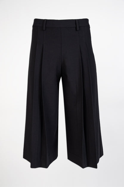 Pleated Bermuda-Black and Black