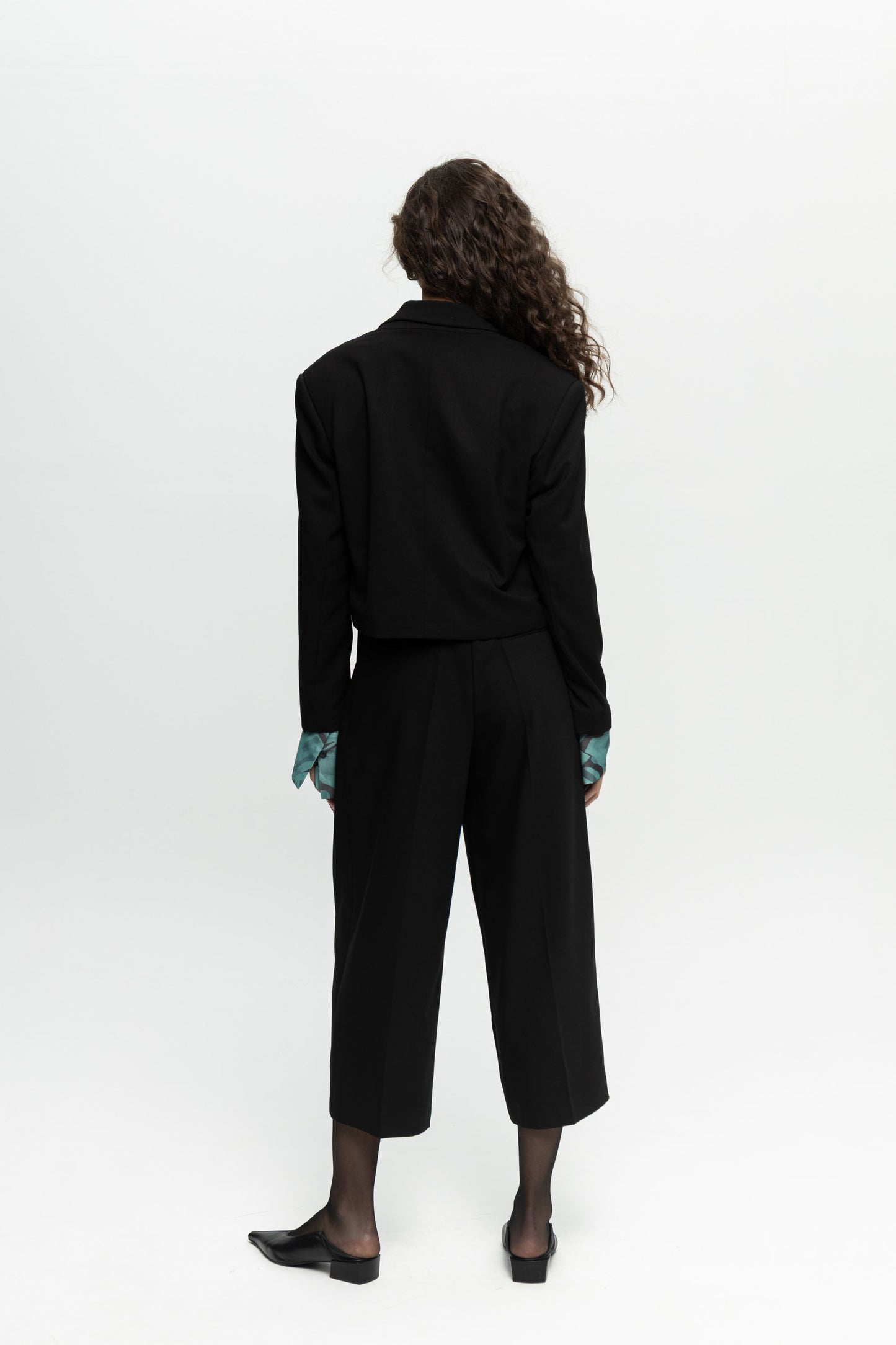 Cropped Blazer-Black and Black
