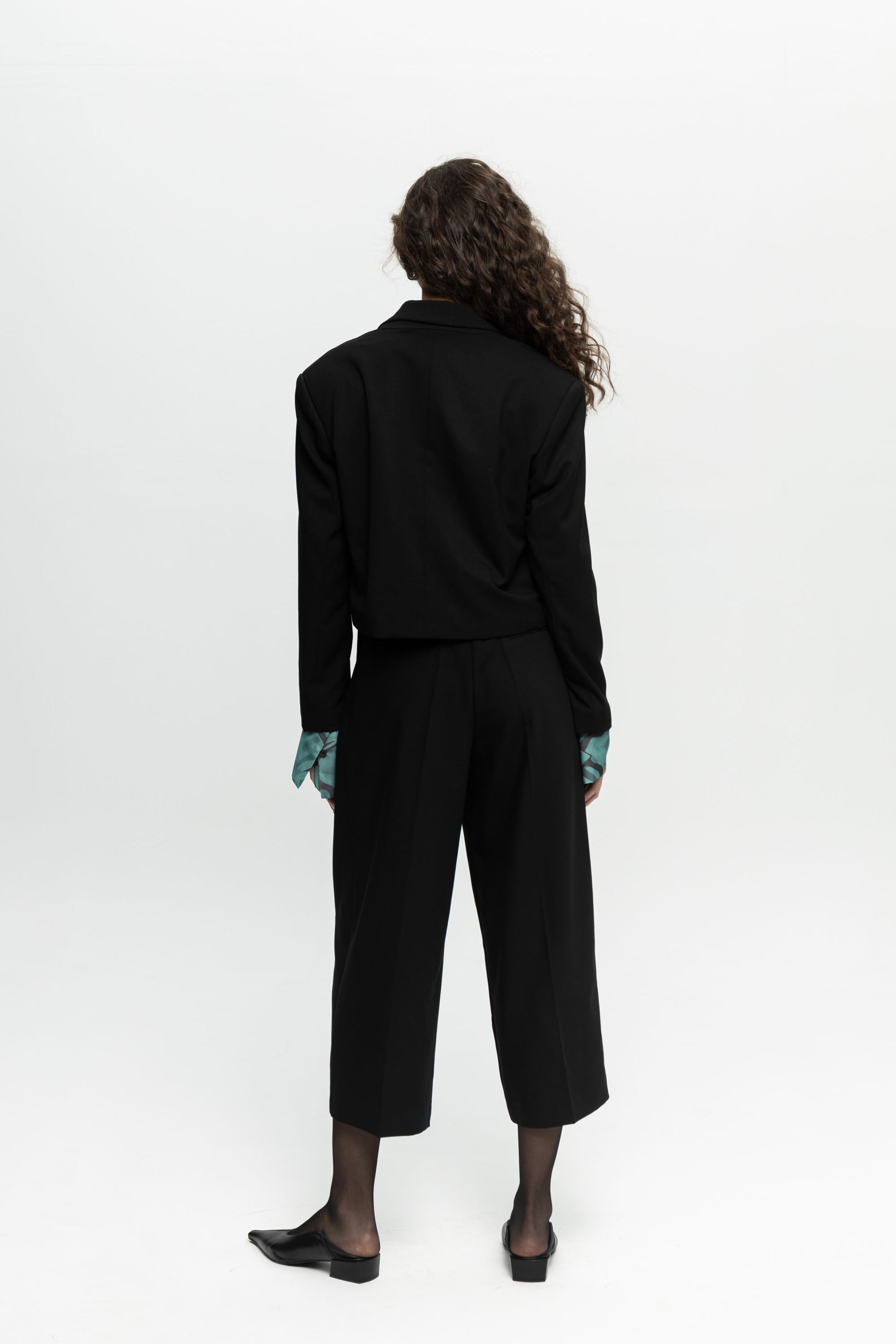 Cropped Blazer-Black and Black