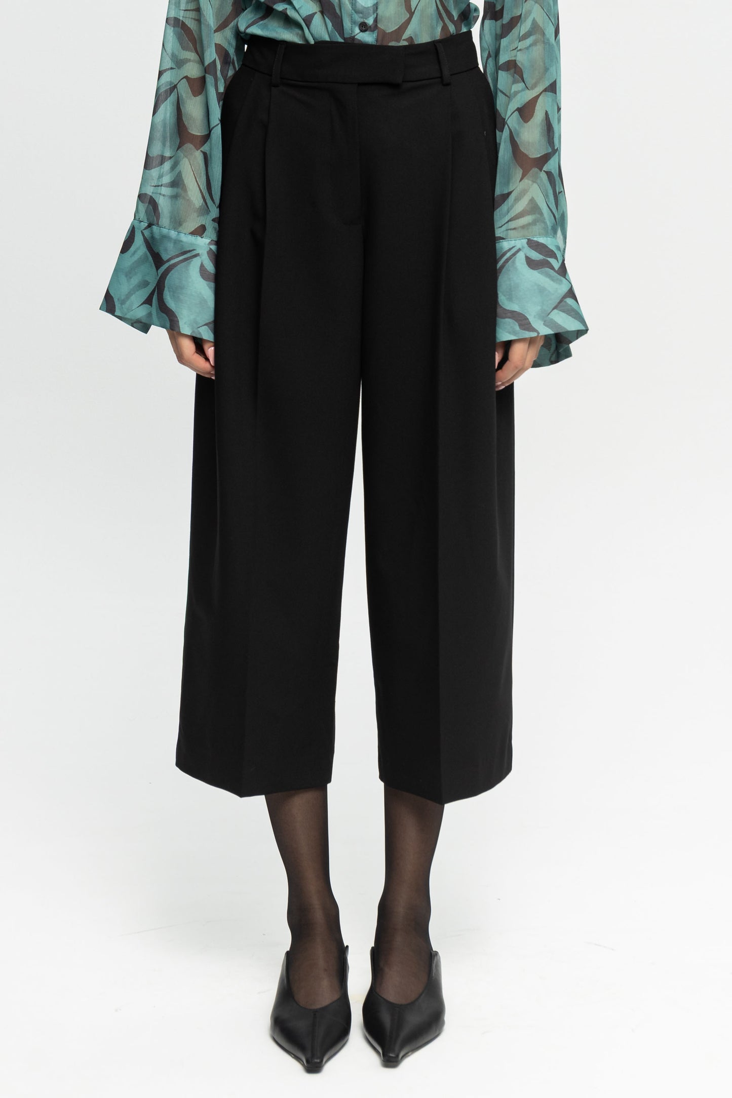 Cropped Trousers-Black and Black