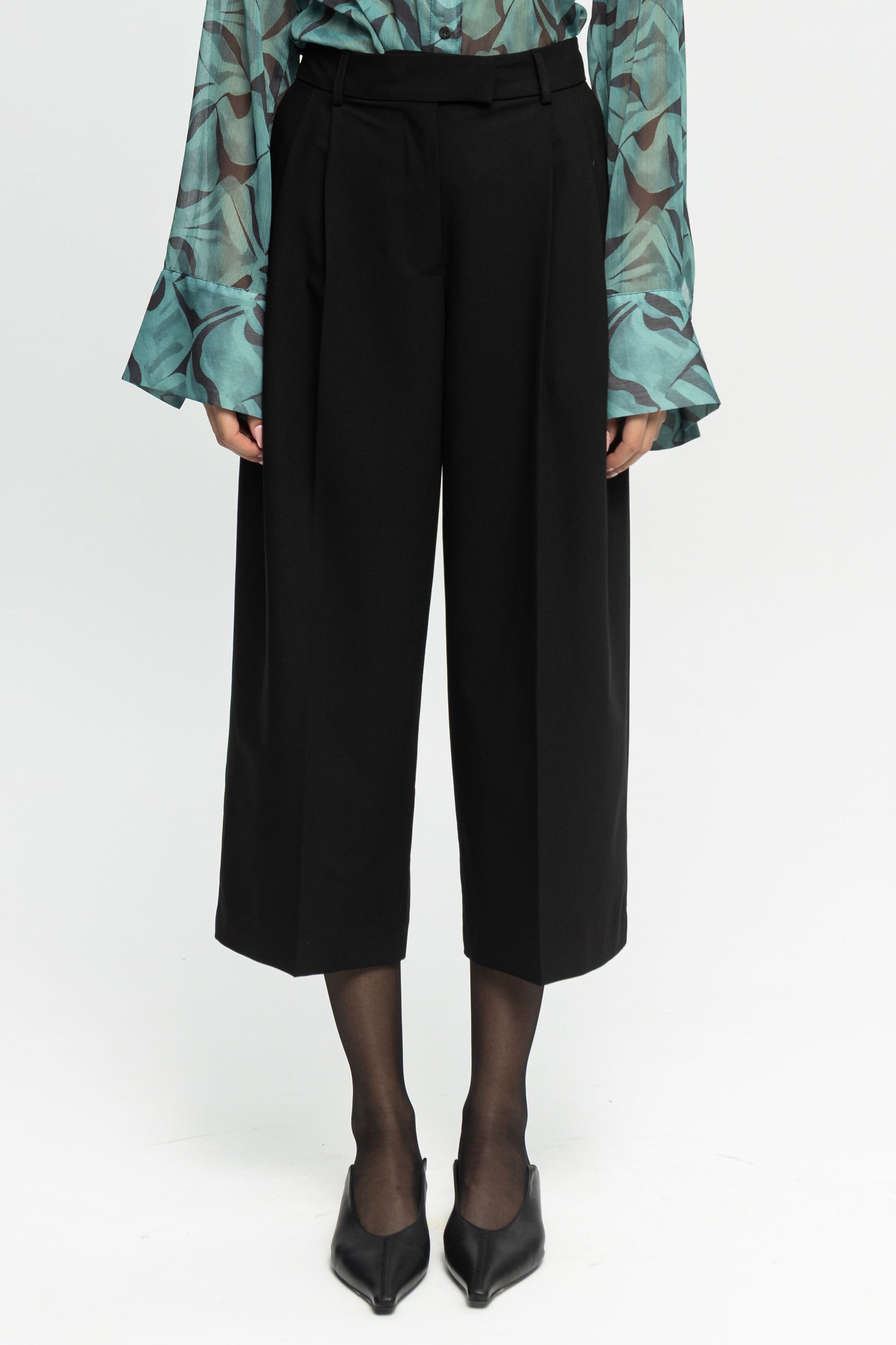 Cropped Trousers-Black and Black