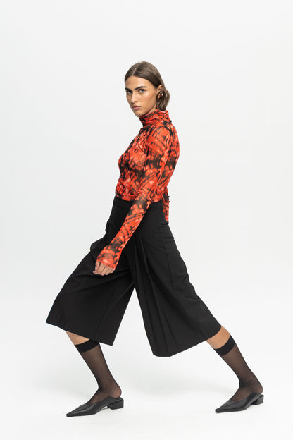 Pleated Bermuda-Black and Black
