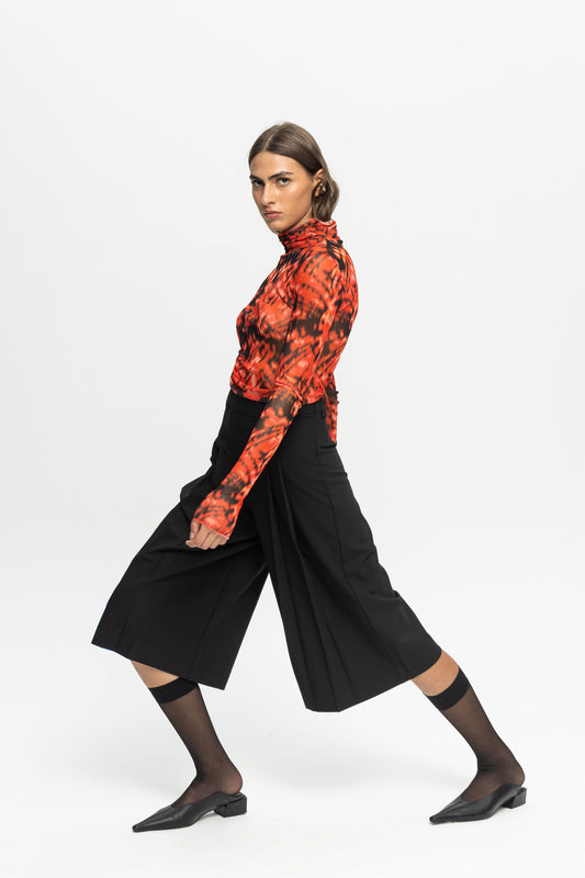 Pleated Bermuda-Black and Black