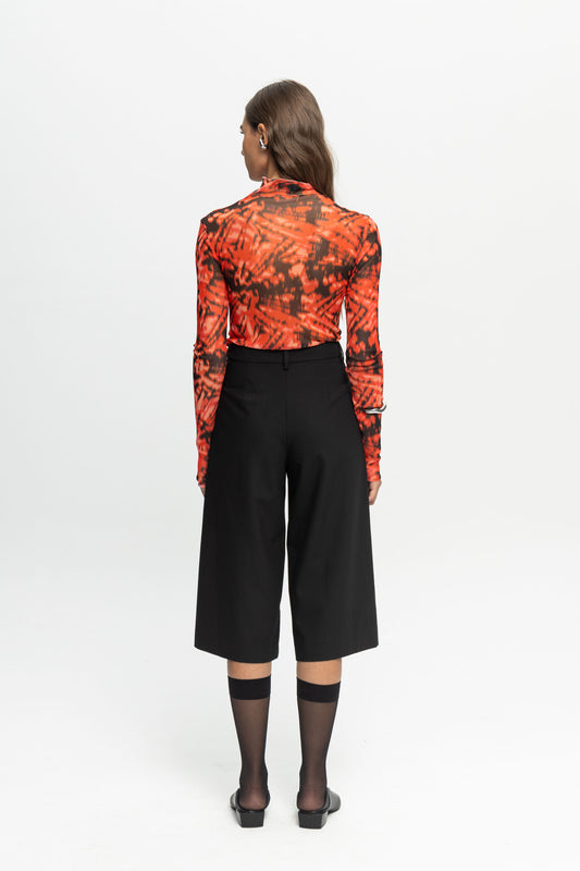 Pleated Bermuda-Black and Black