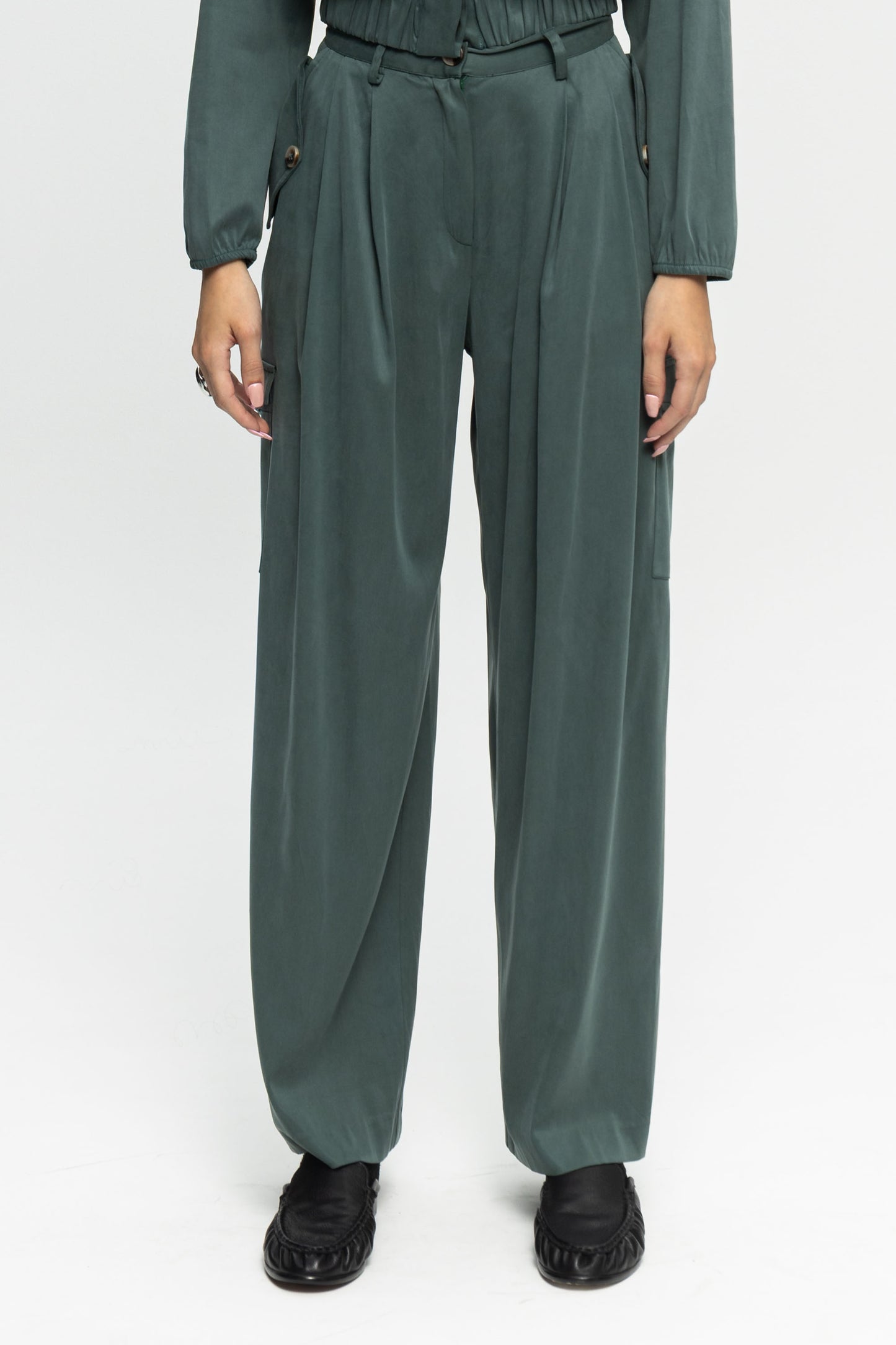 Pleated Wide-Leg Cargo Pants-Black and Black