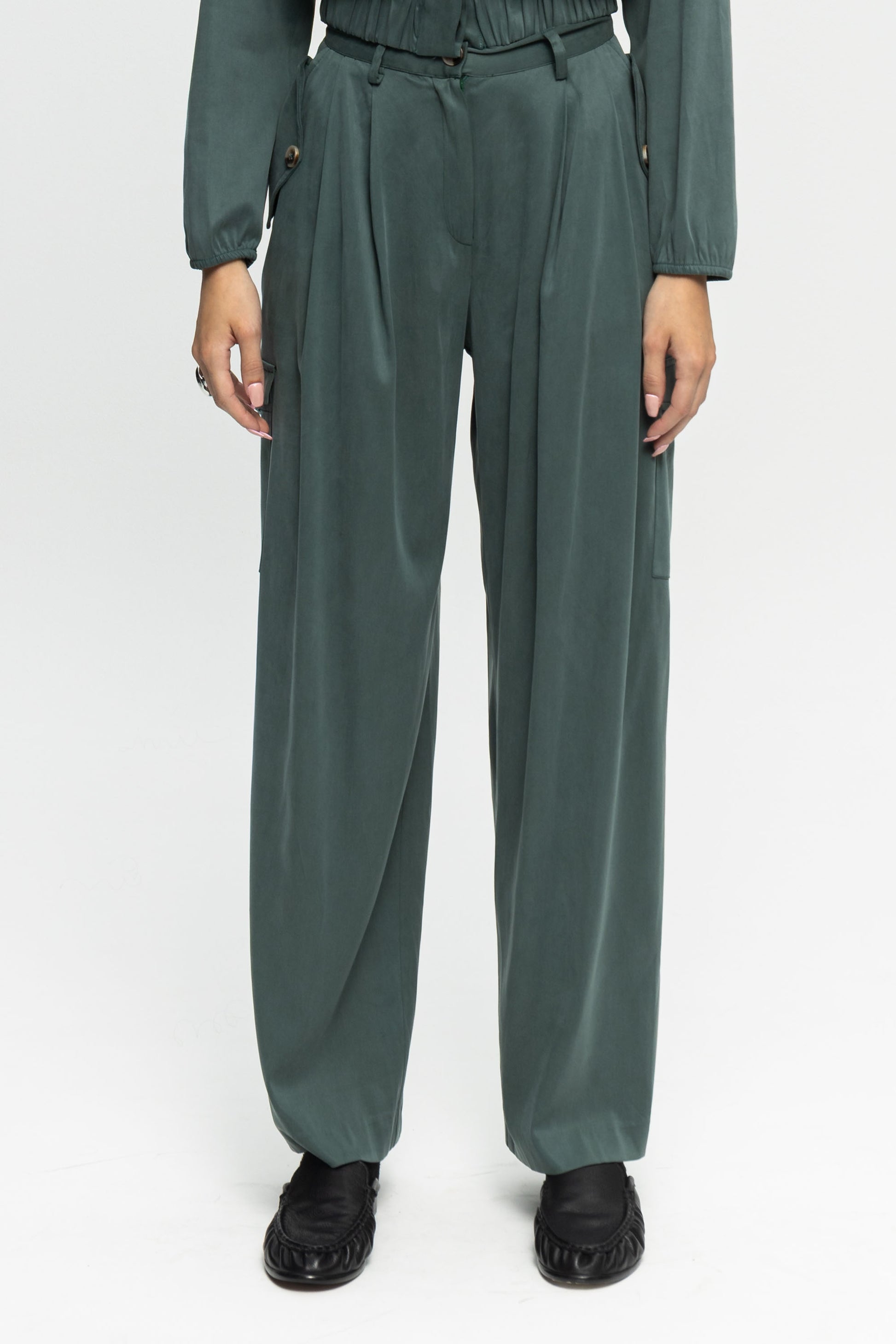Pleated Wide-Leg Cargo Pants-Black and Black