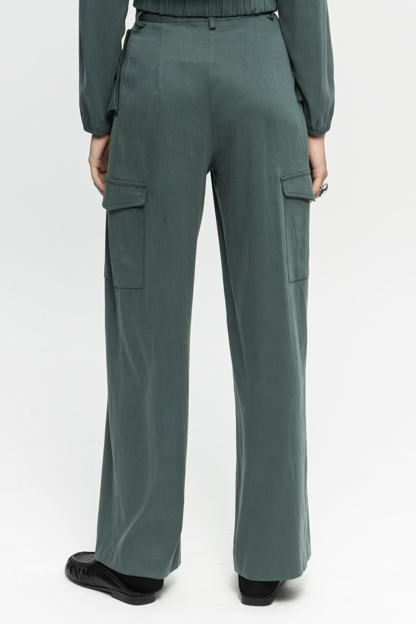 Pleated Wide-Leg Cargo Pants-Black and Black