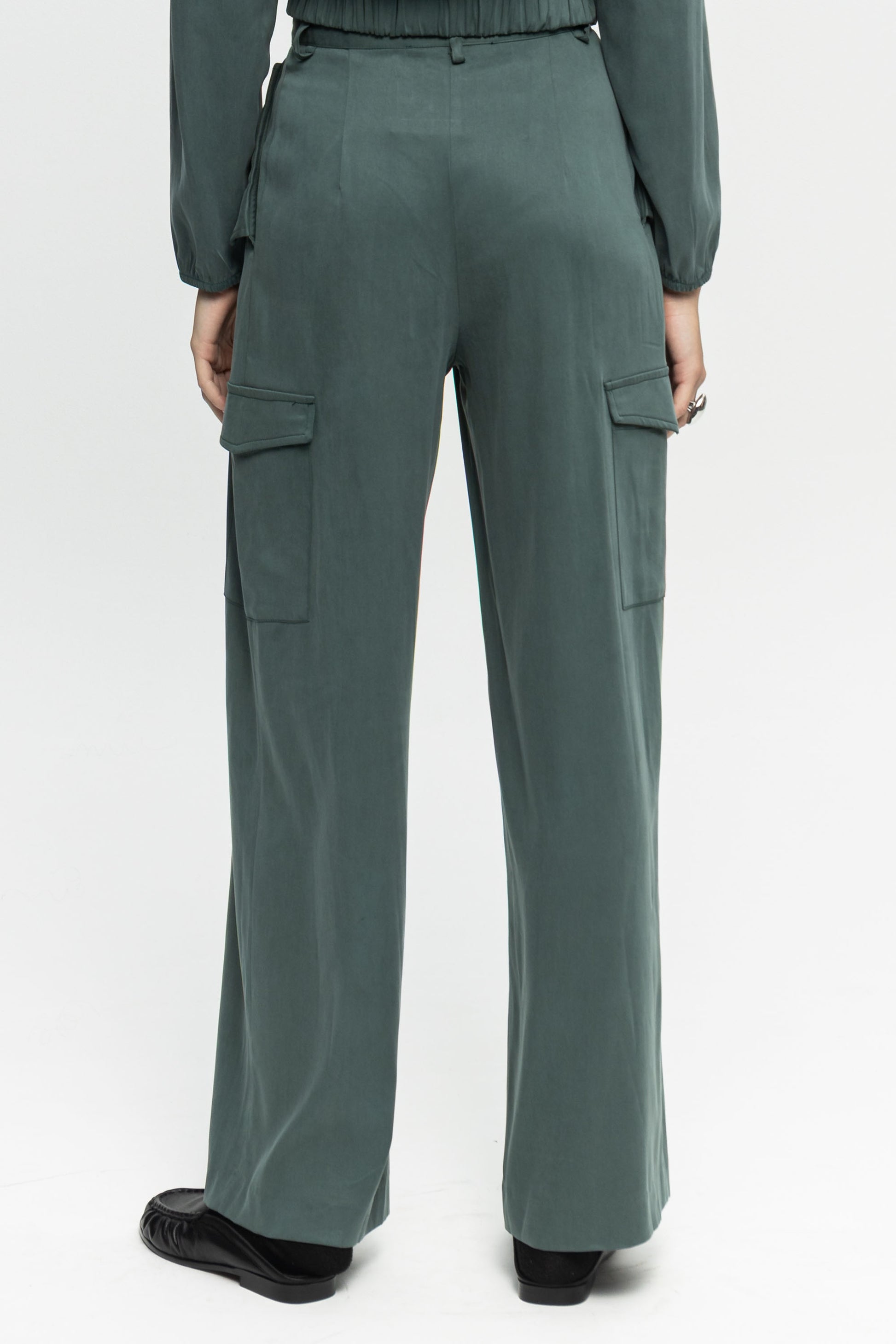 Pleated Wide-Leg Cargo Pants-Black and Black