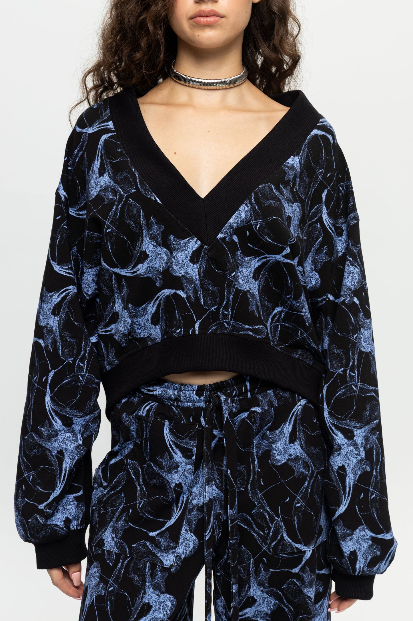 V-neck Sweater-Black and Black