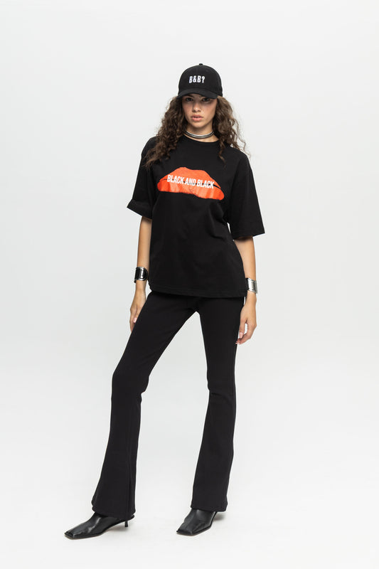 "Lips" T-shirt-Black and Black
